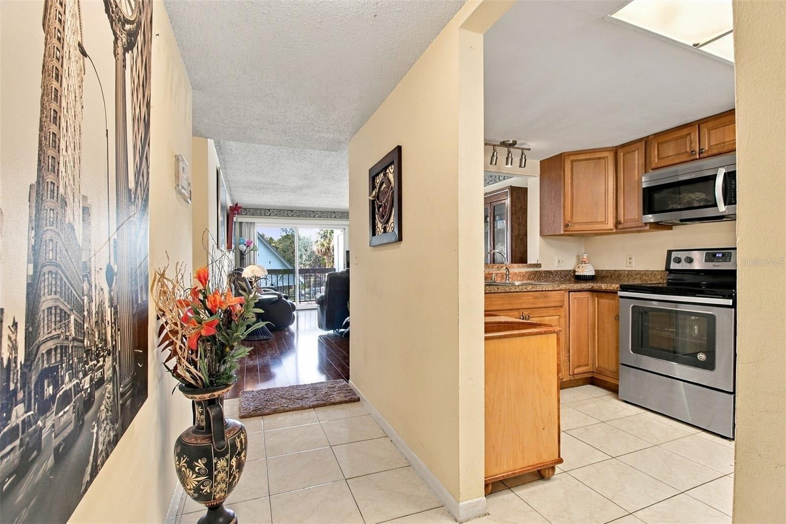 6308 NEWTOWN CIR #8B5