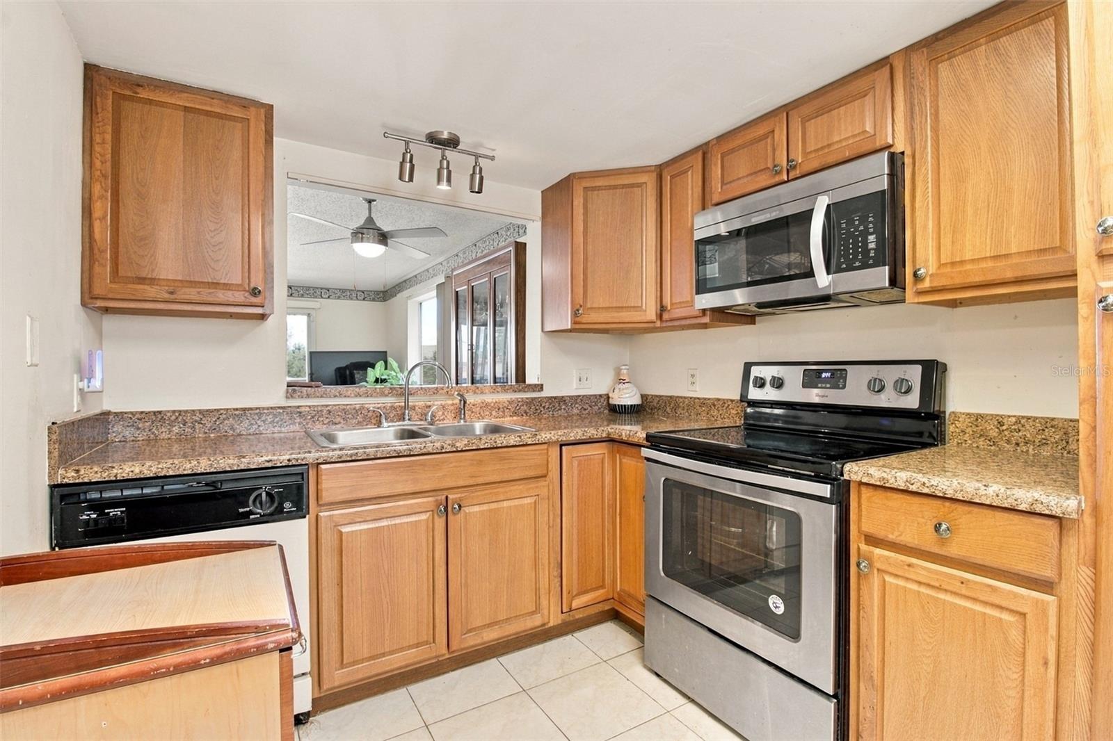 6308 NEWTOWN CIR #8B5