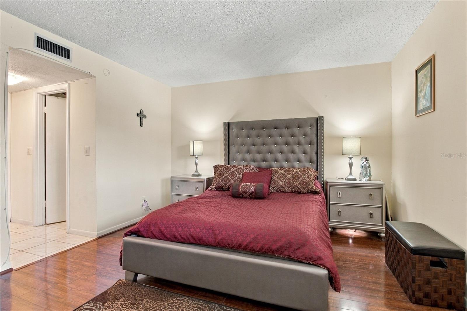 6308 NEWTOWN CIR #8B5