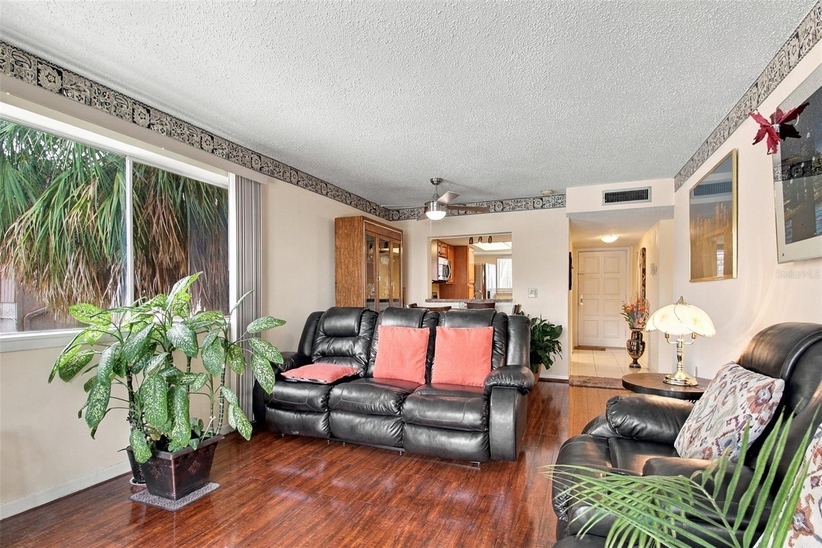 6308 NEWTOWN CIR #8B5