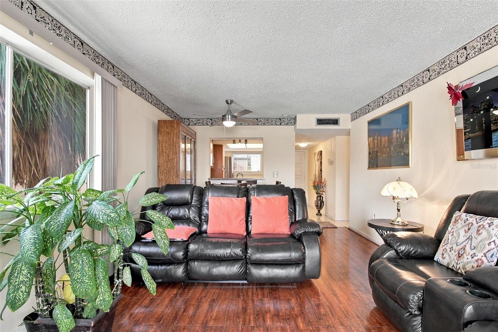 6308 NEWTOWN CIR #8B5