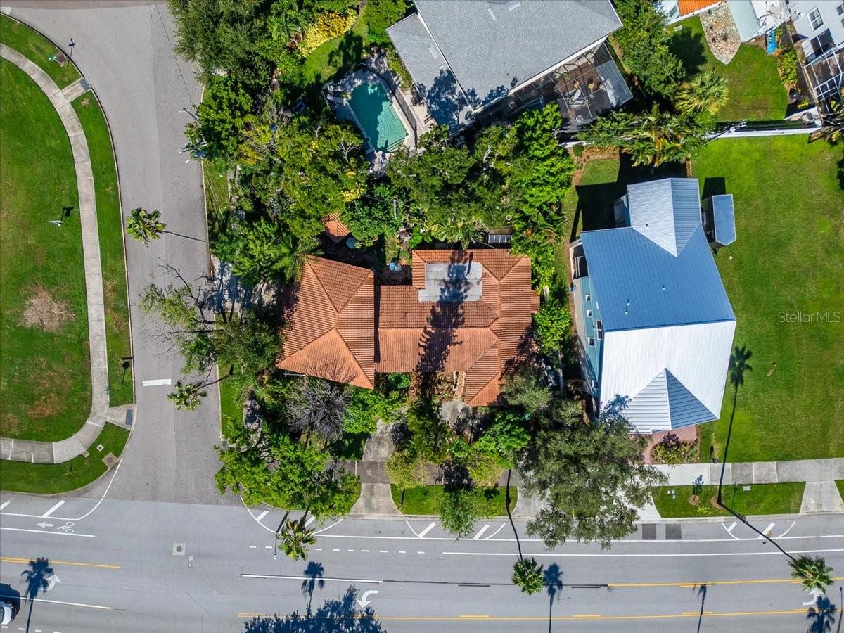 114 W DAVIS BLVD