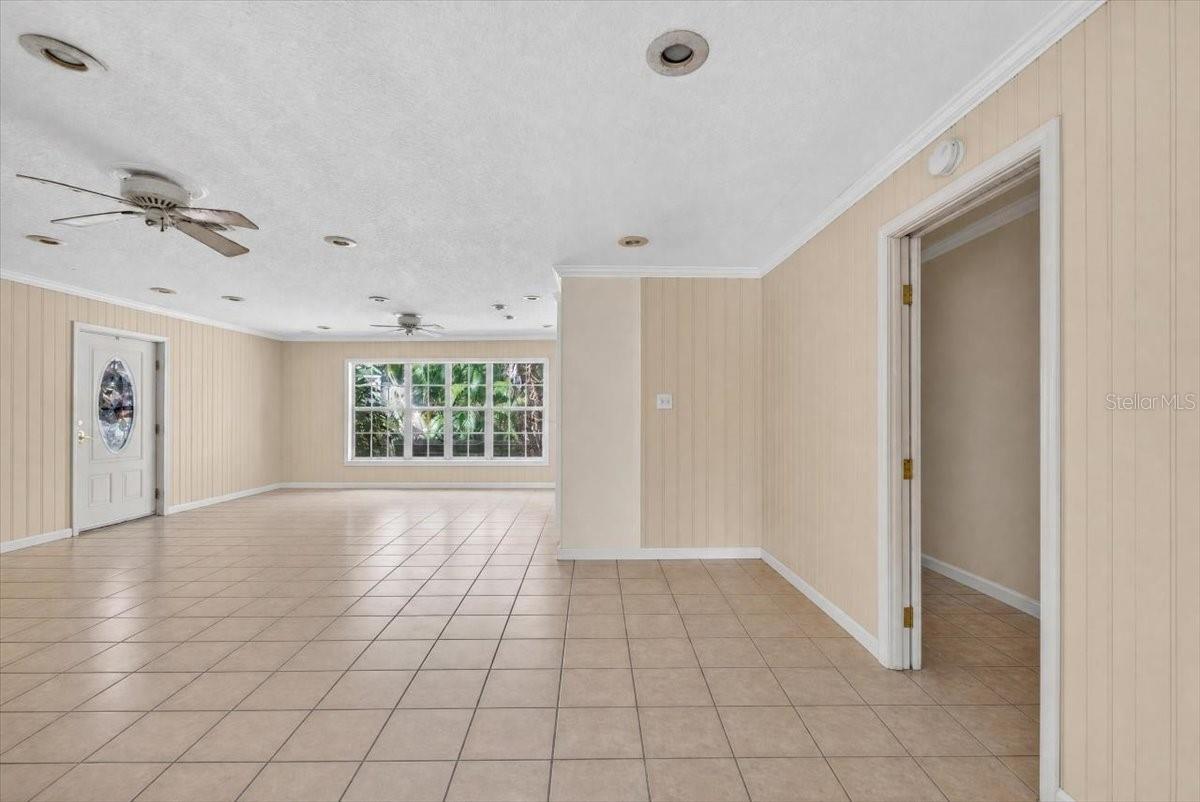 114 W DAVIS BLVD