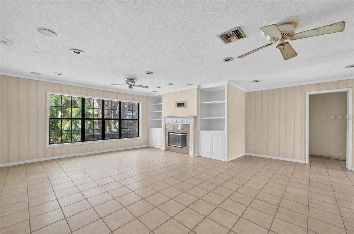 114 W DAVIS BLVD