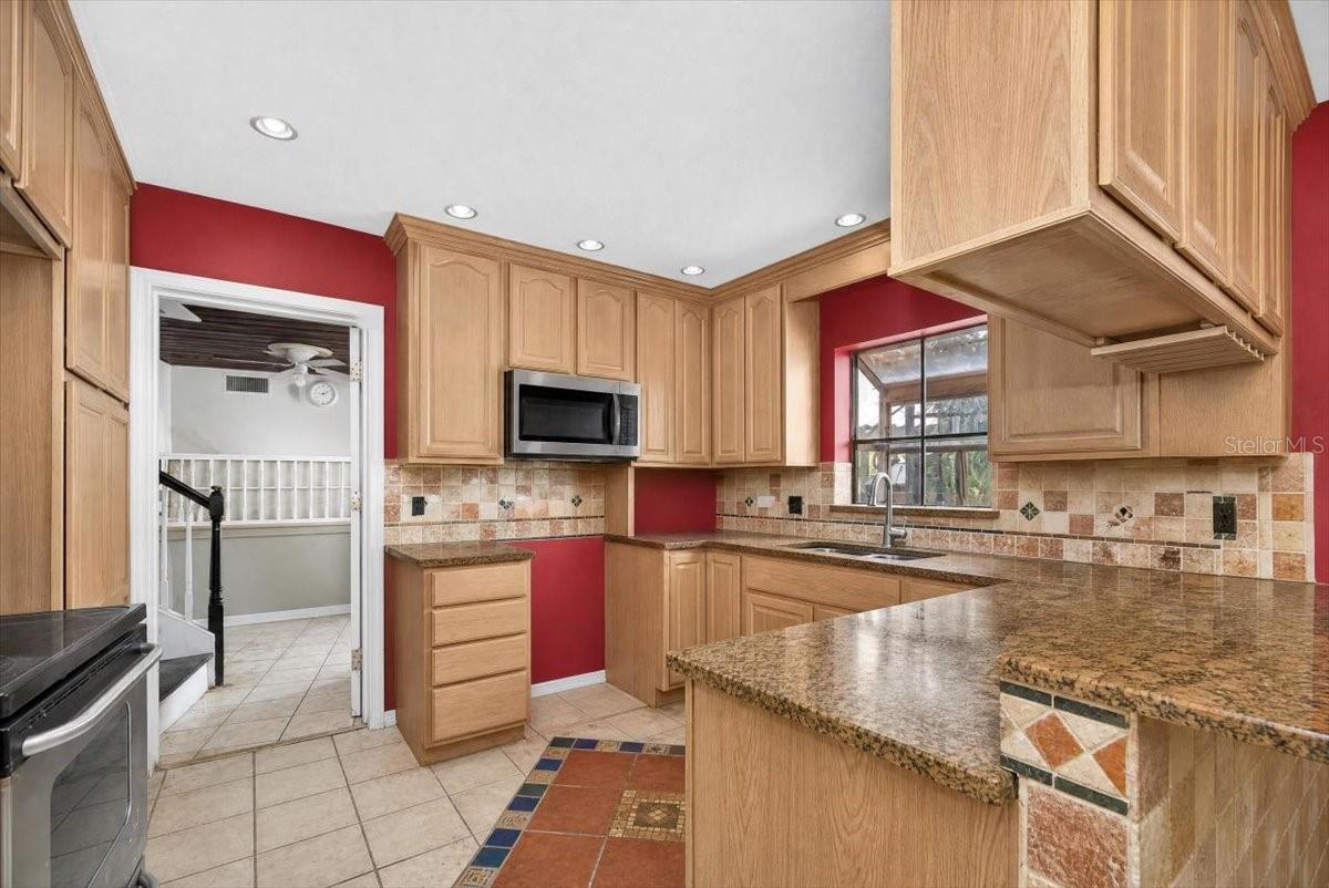 114 W DAVIS BLVD
