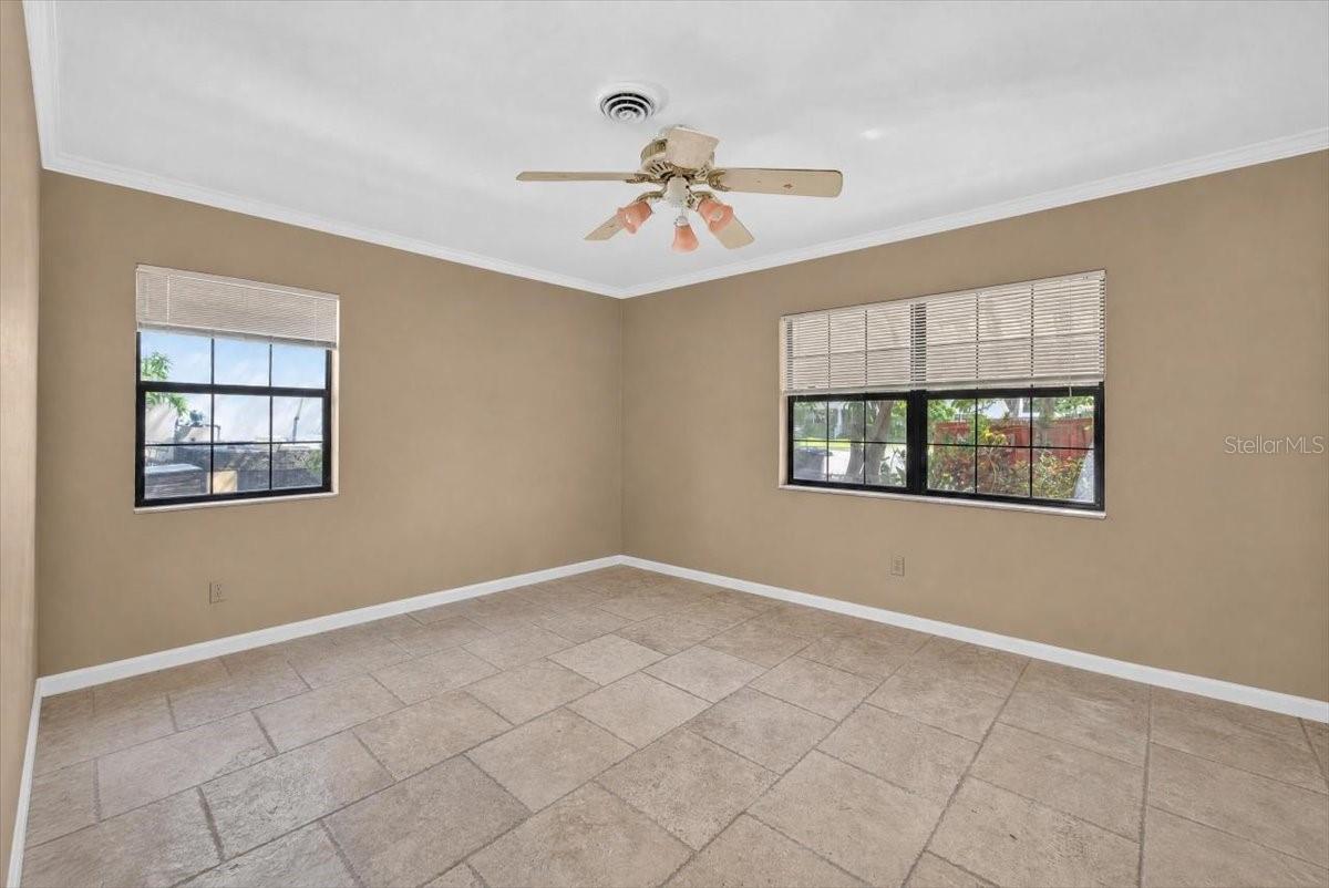 114 W DAVIS BLVD