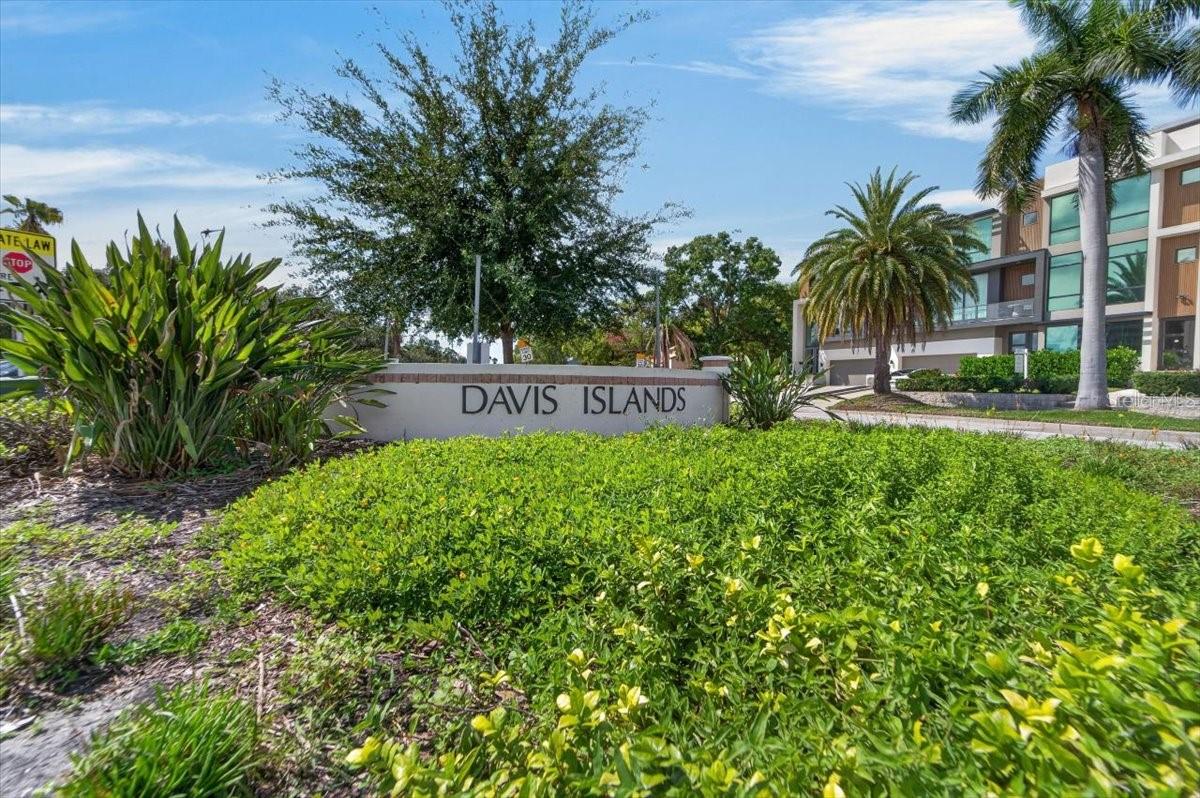 114 W DAVIS BLVD