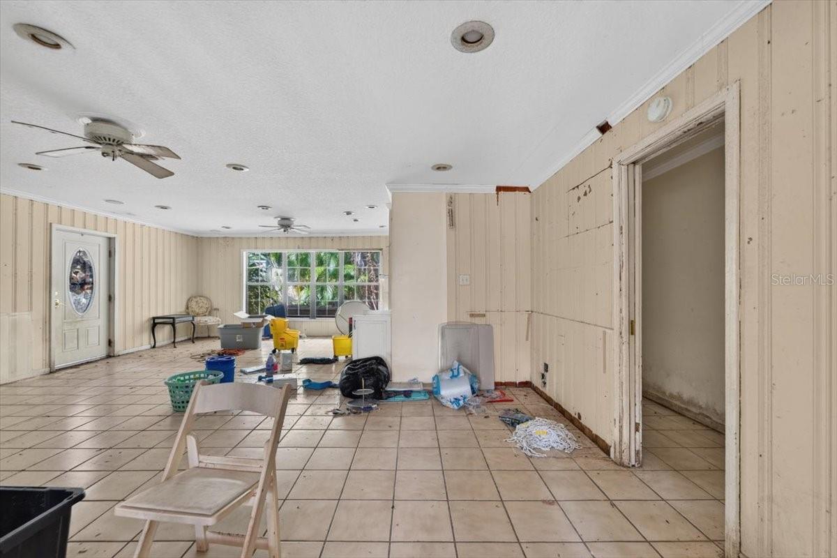 114 W DAVIS BLVD