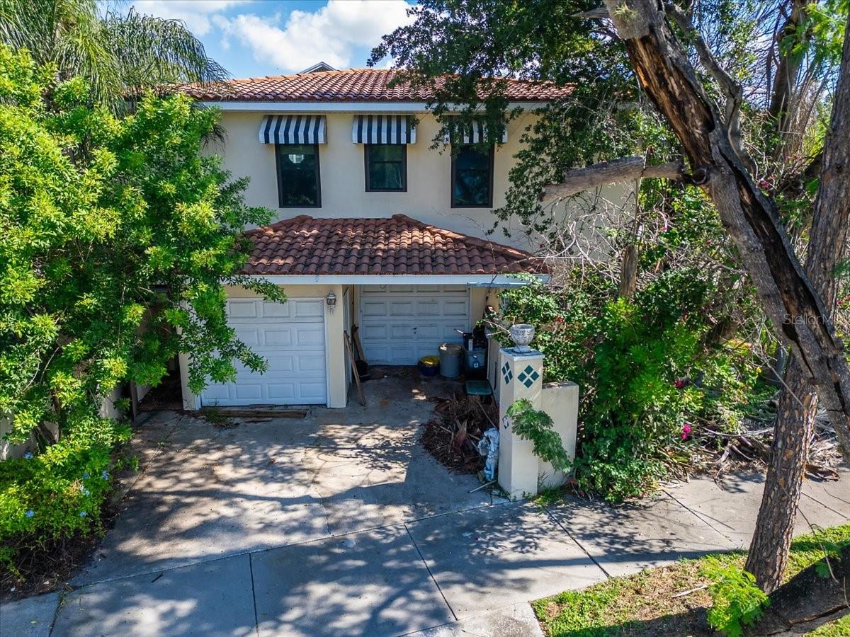 114 W DAVIS BLVD