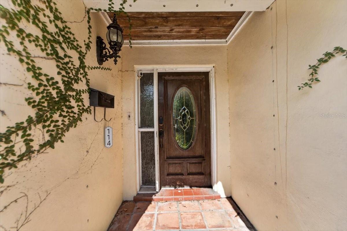 114 W DAVIS BLVD