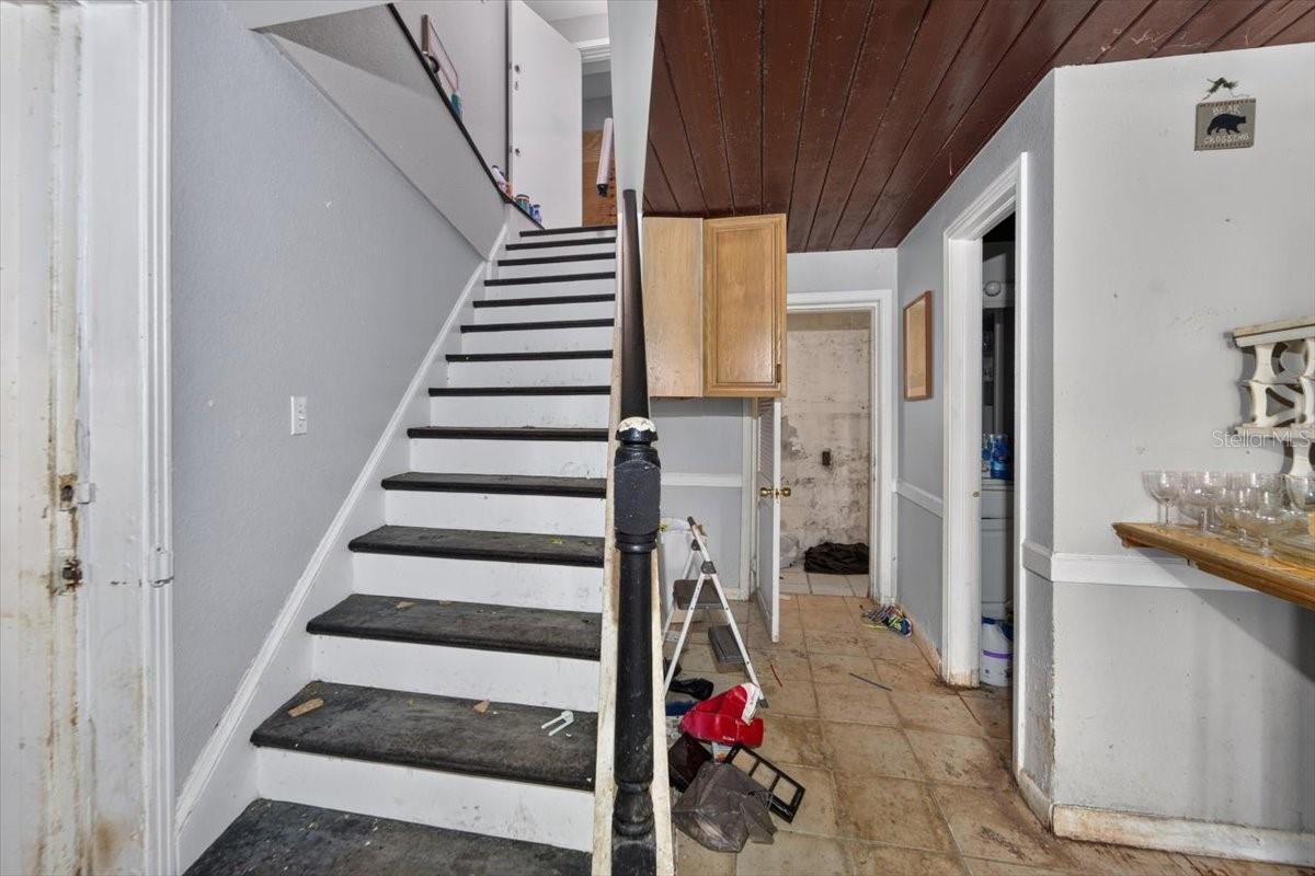 114 W DAVIS BLVD
