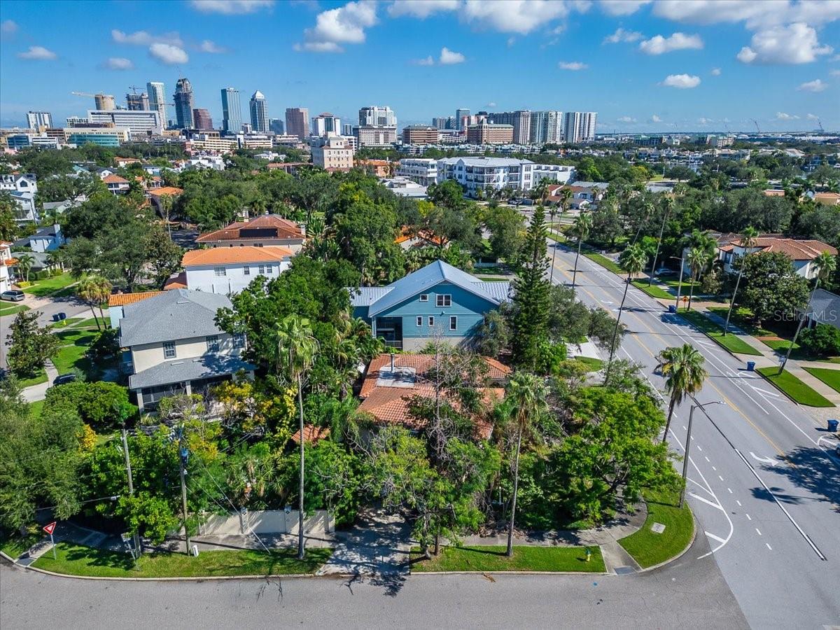 114 W DAVIS BLVD