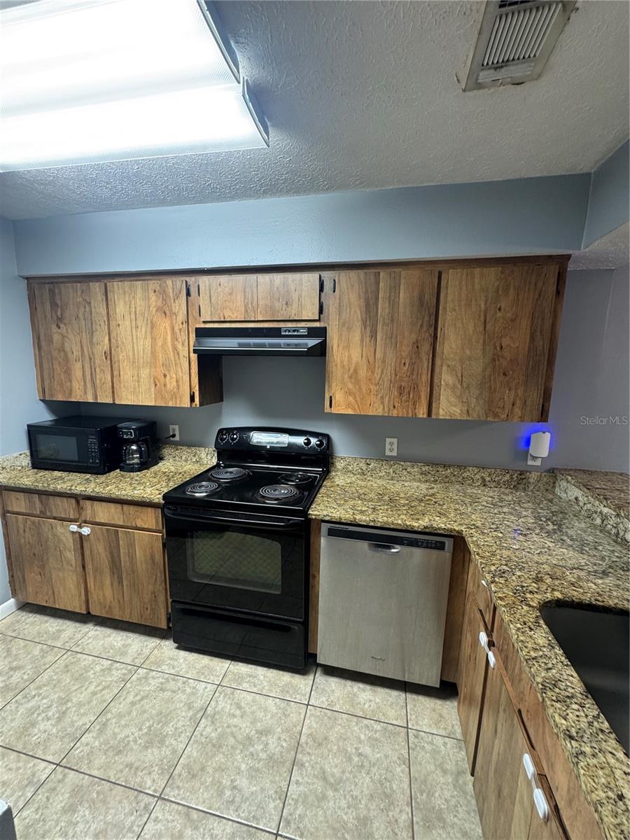 9459 FOREST HILLS CIR