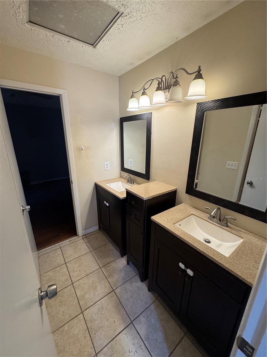 9459 FOREST HILLS CIR