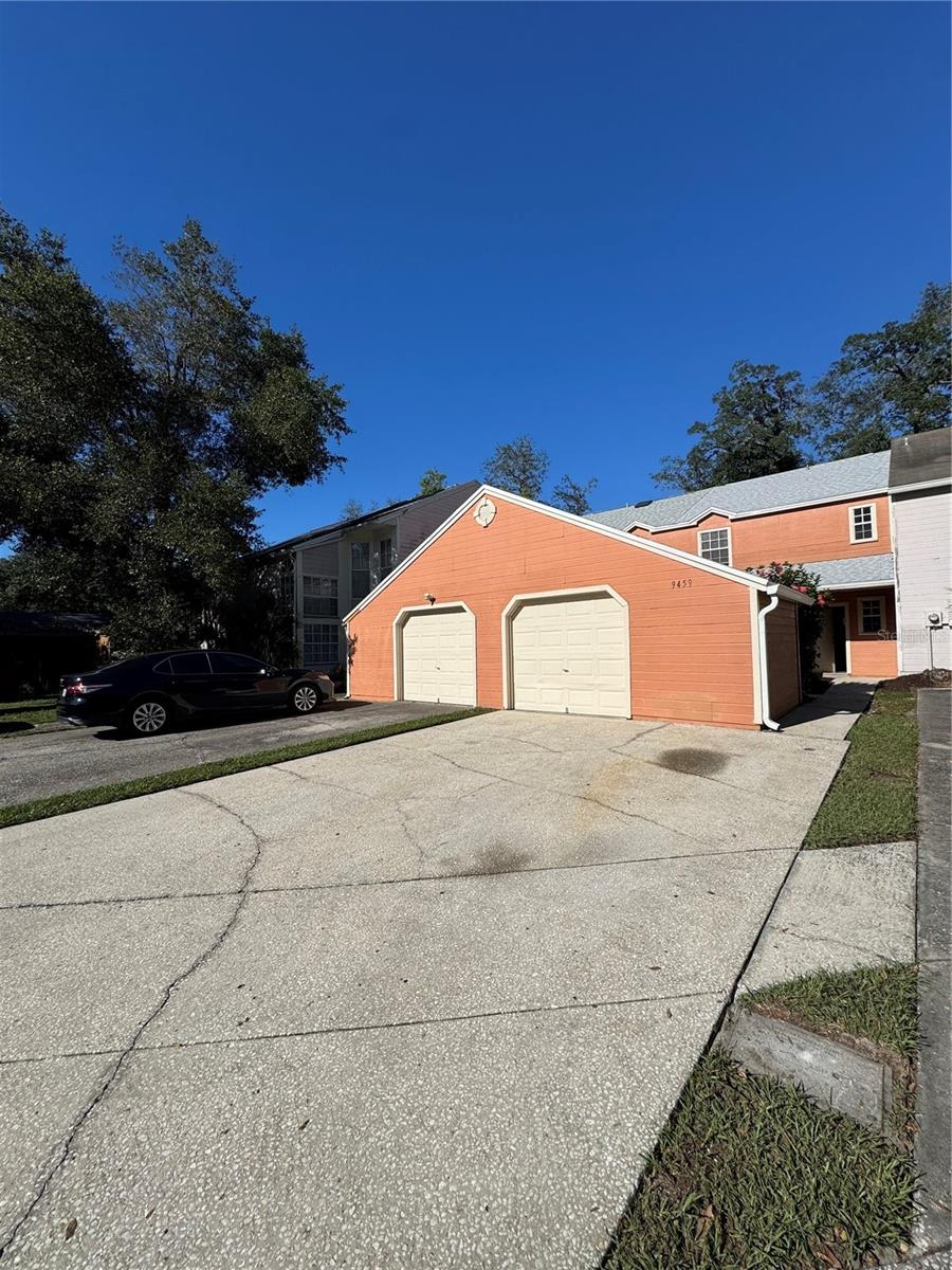 9459 FOREST HILLS CIR