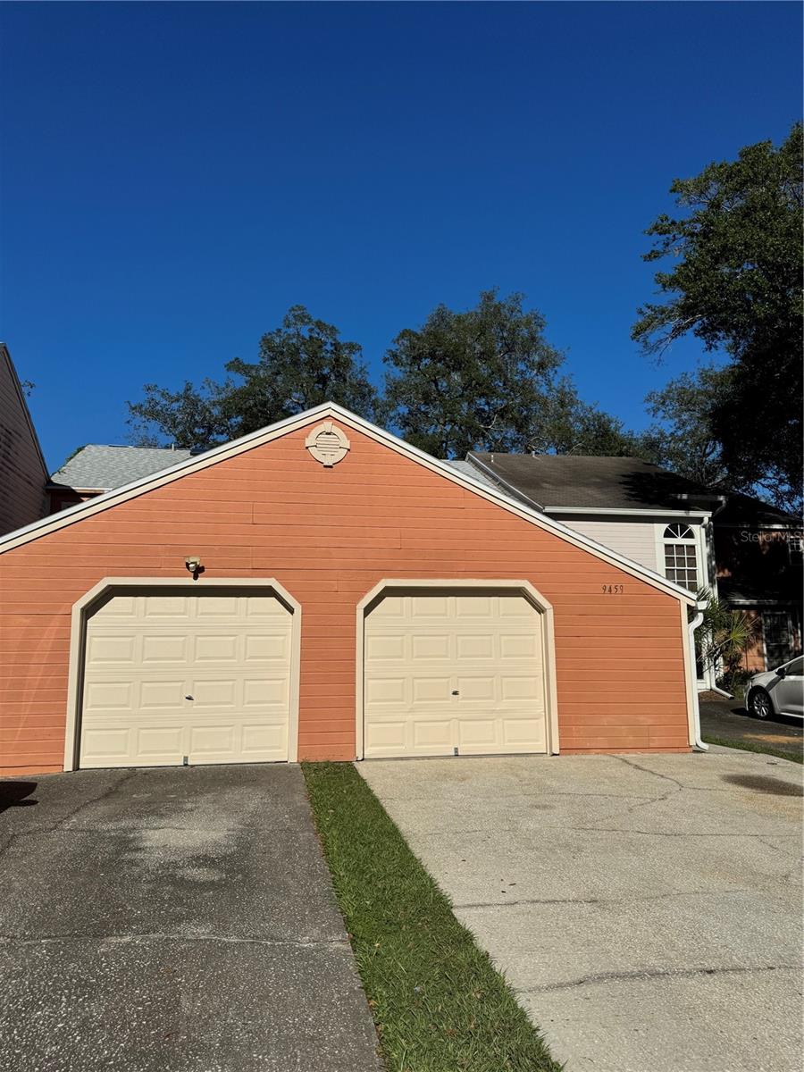 9459 FOREST HILLS CIR