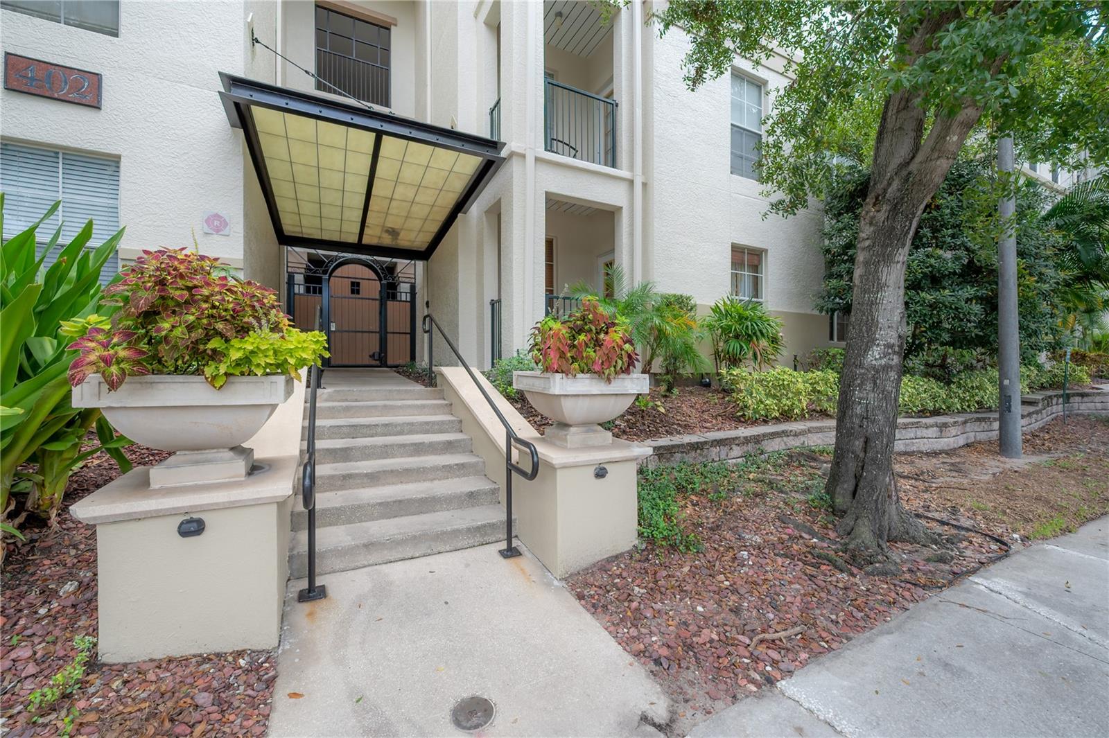 402 S ARMENIA AVE #114