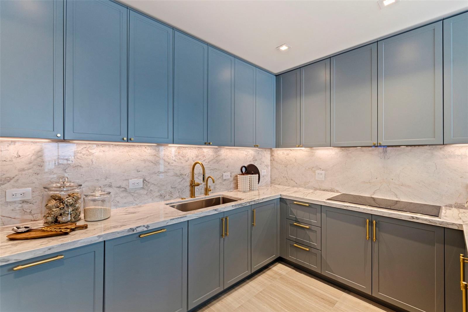 3015 S YSABELLA AVE #2401