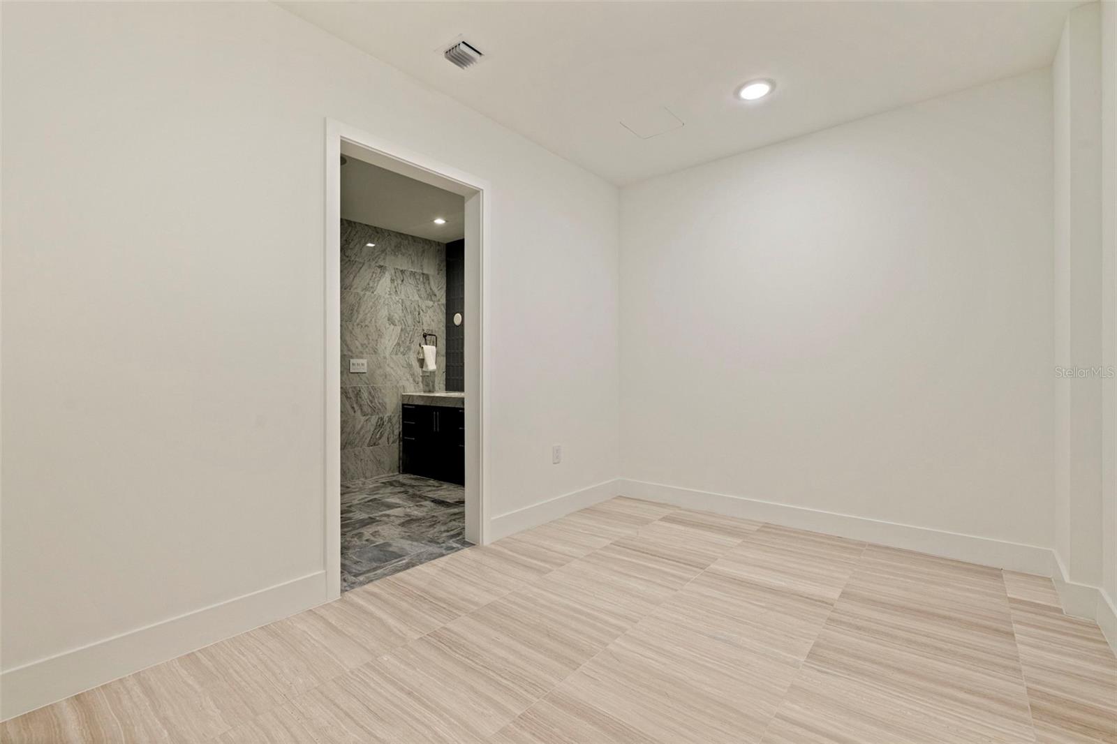 3015 S YSABELLA AVE #2401
