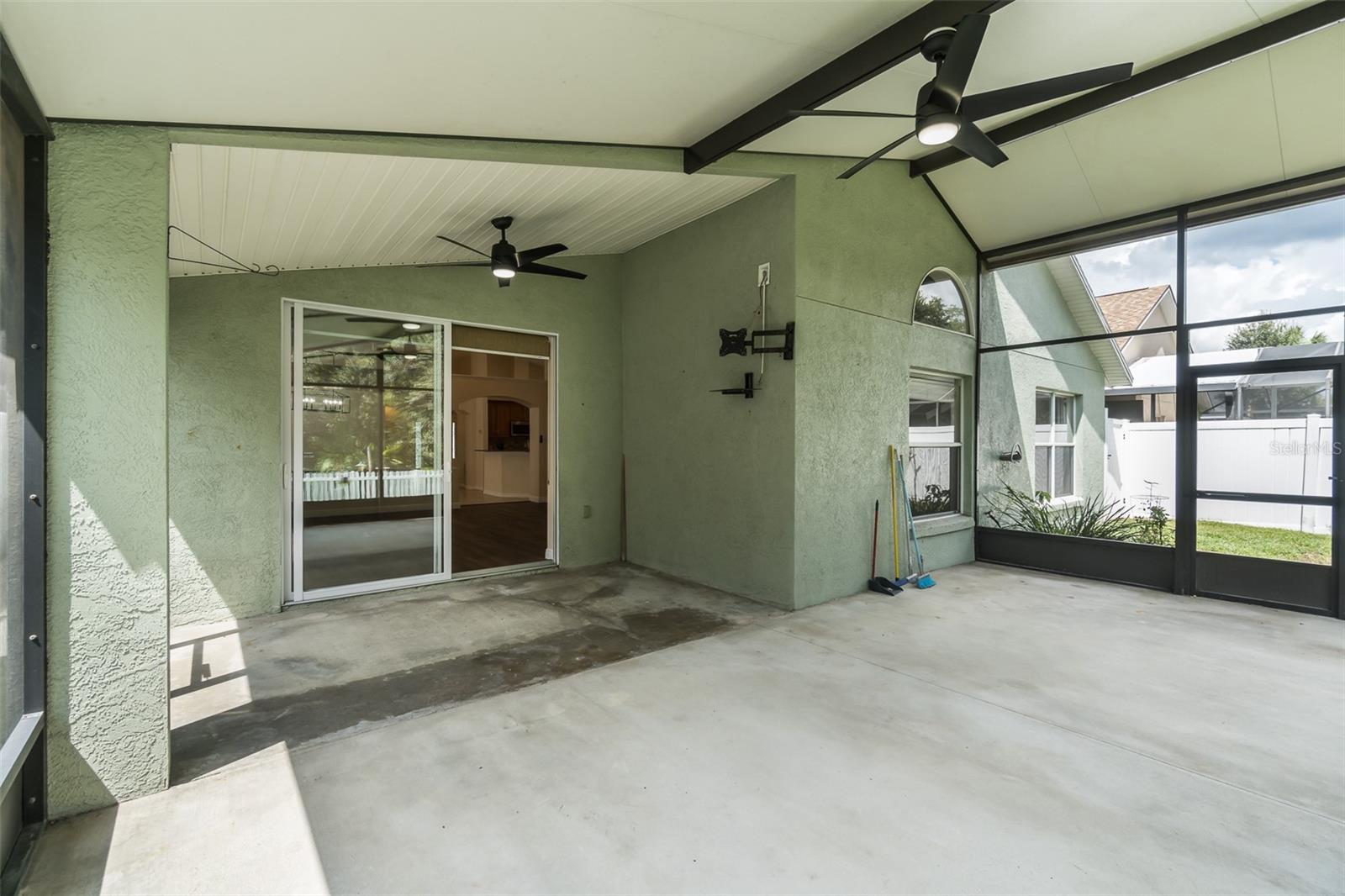 6918 JAMESTOWN MANOR DR