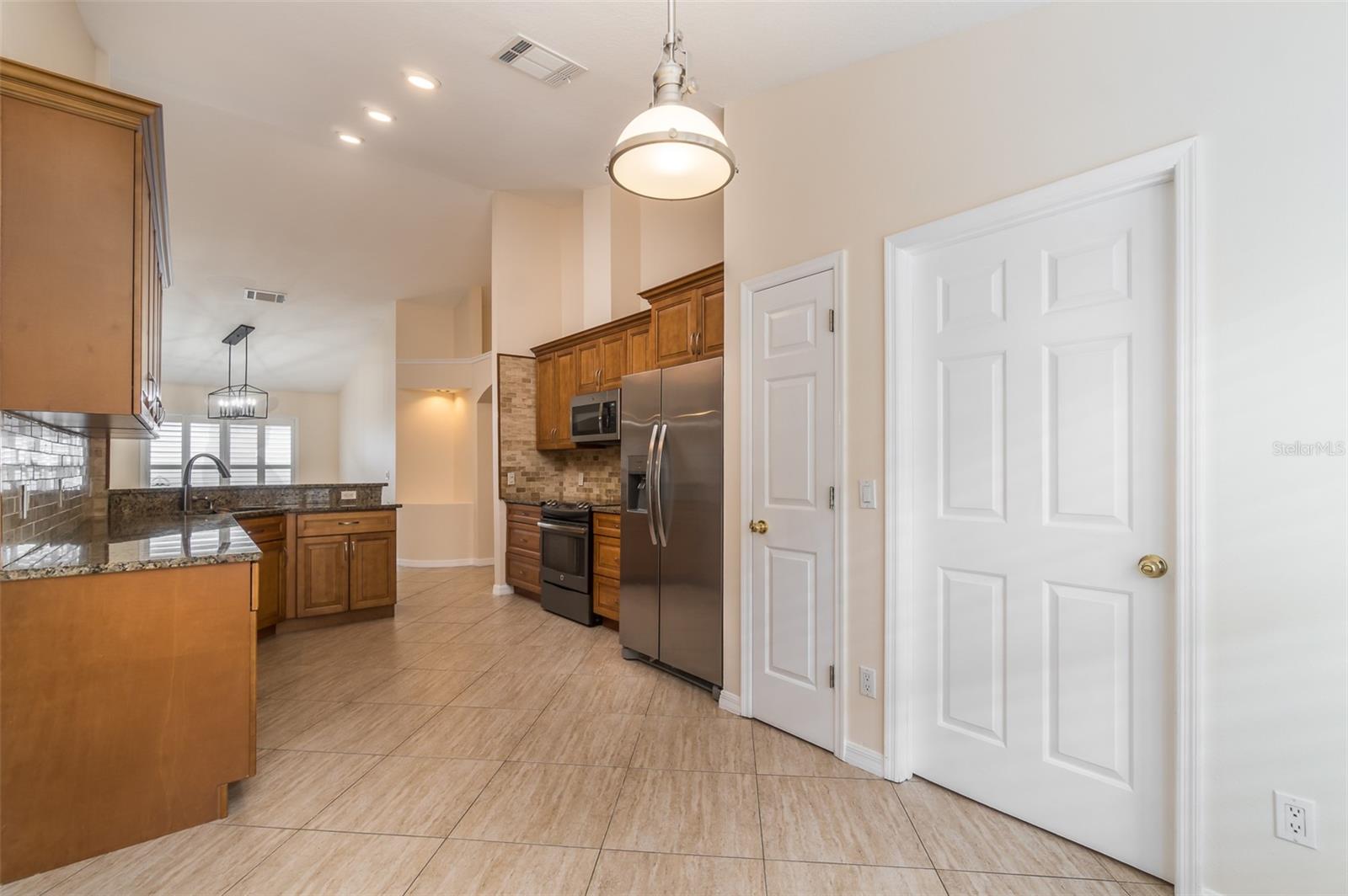 6918 JAMESTOWN MANOR DR