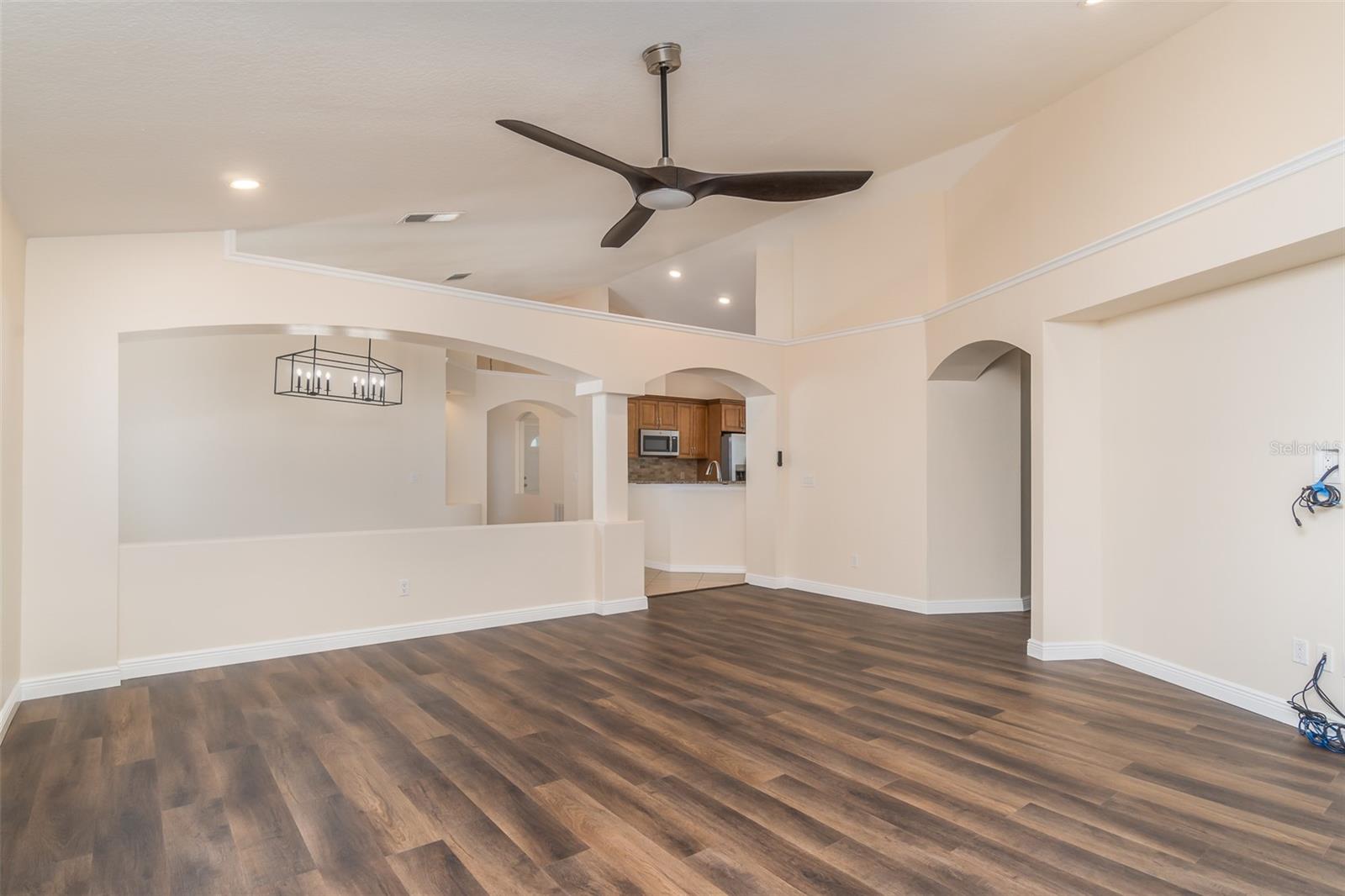 6918 JAMESTOWN MANOR DR