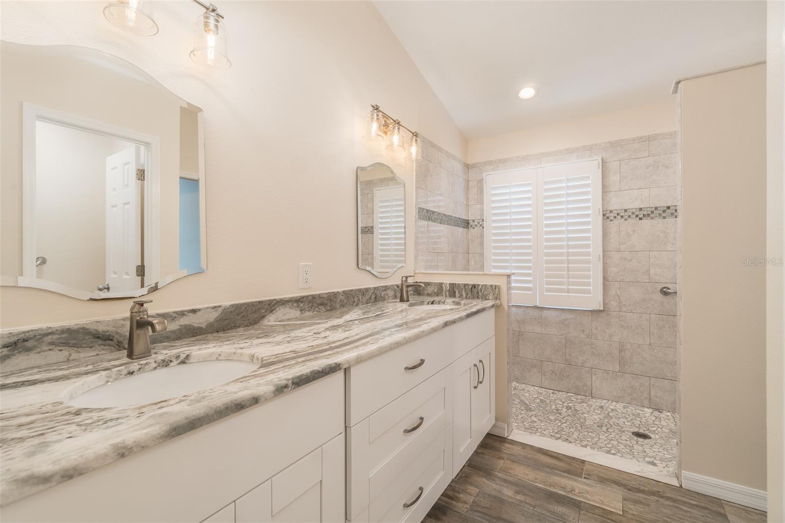 6918 JAMESTOWN MANOR DR