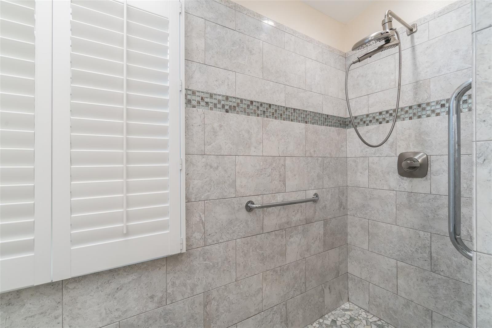 6918 JAMESTOWN MANOR DR