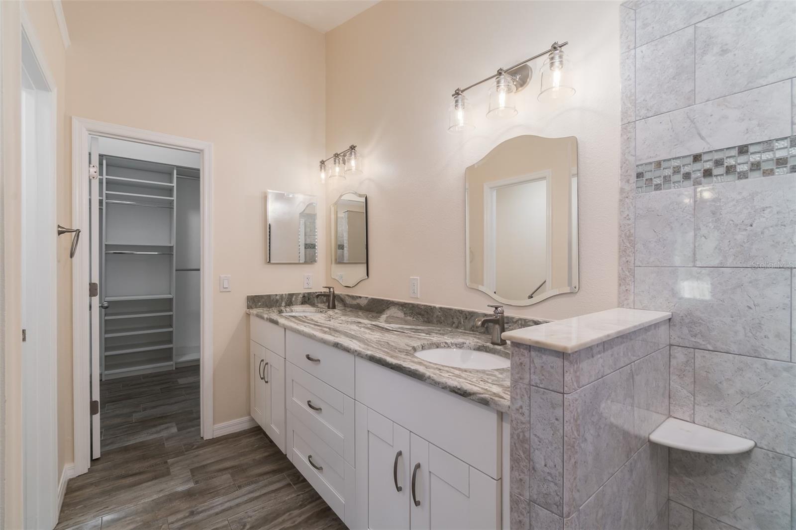 6918 JAMESTOWN MANOR DR
