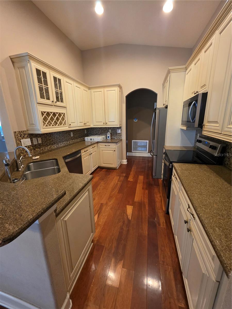14303 KING TOM PL