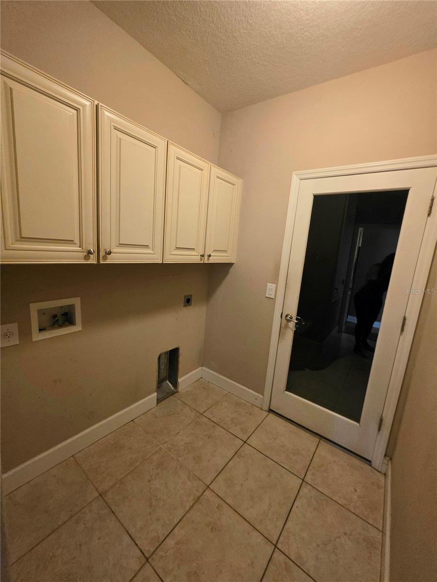 14303 KING TOM PL