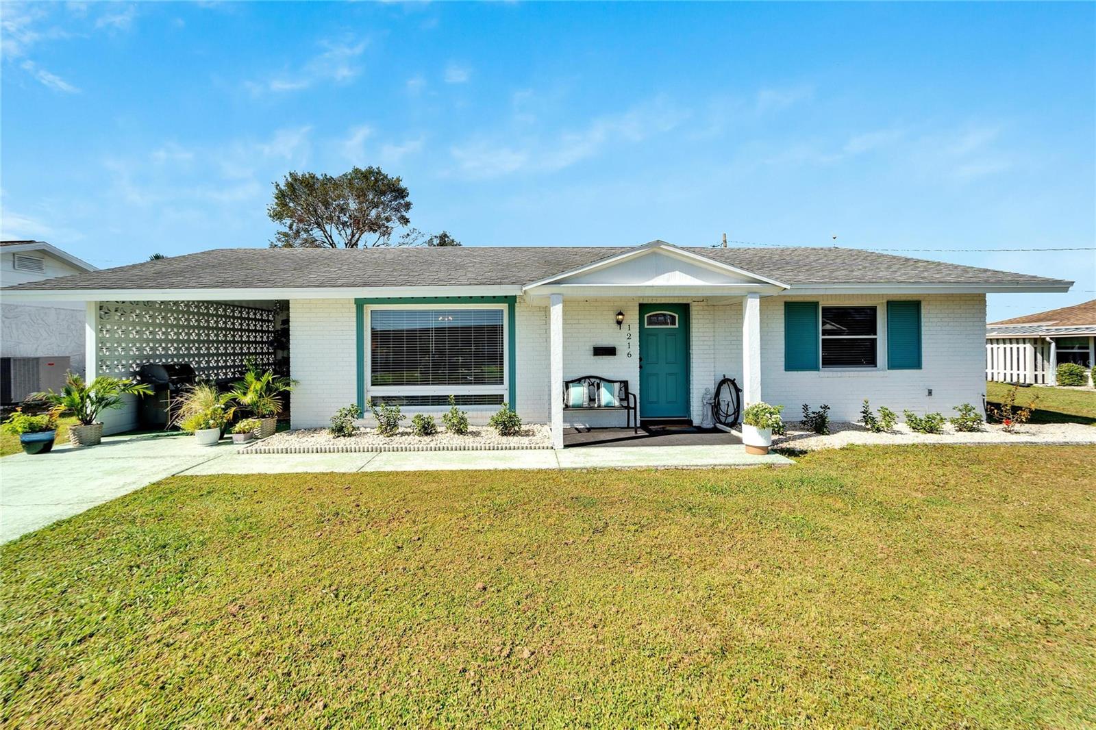 1216 HACIENDA DR
