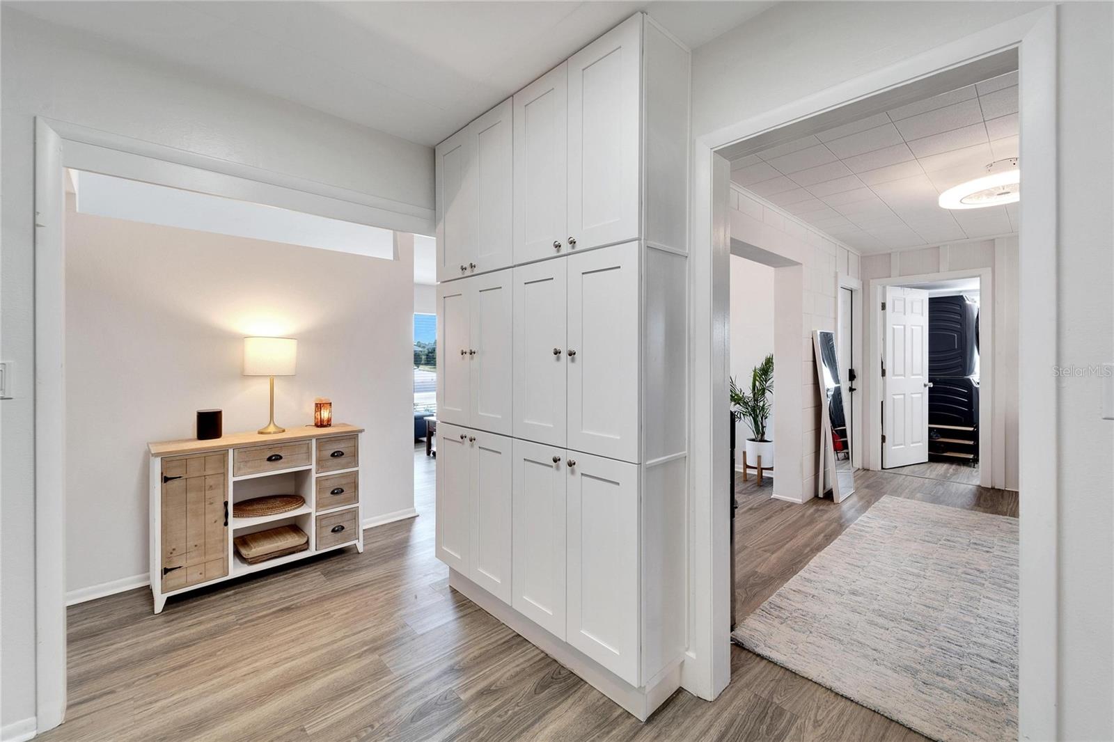 1216 HACIENDA DR