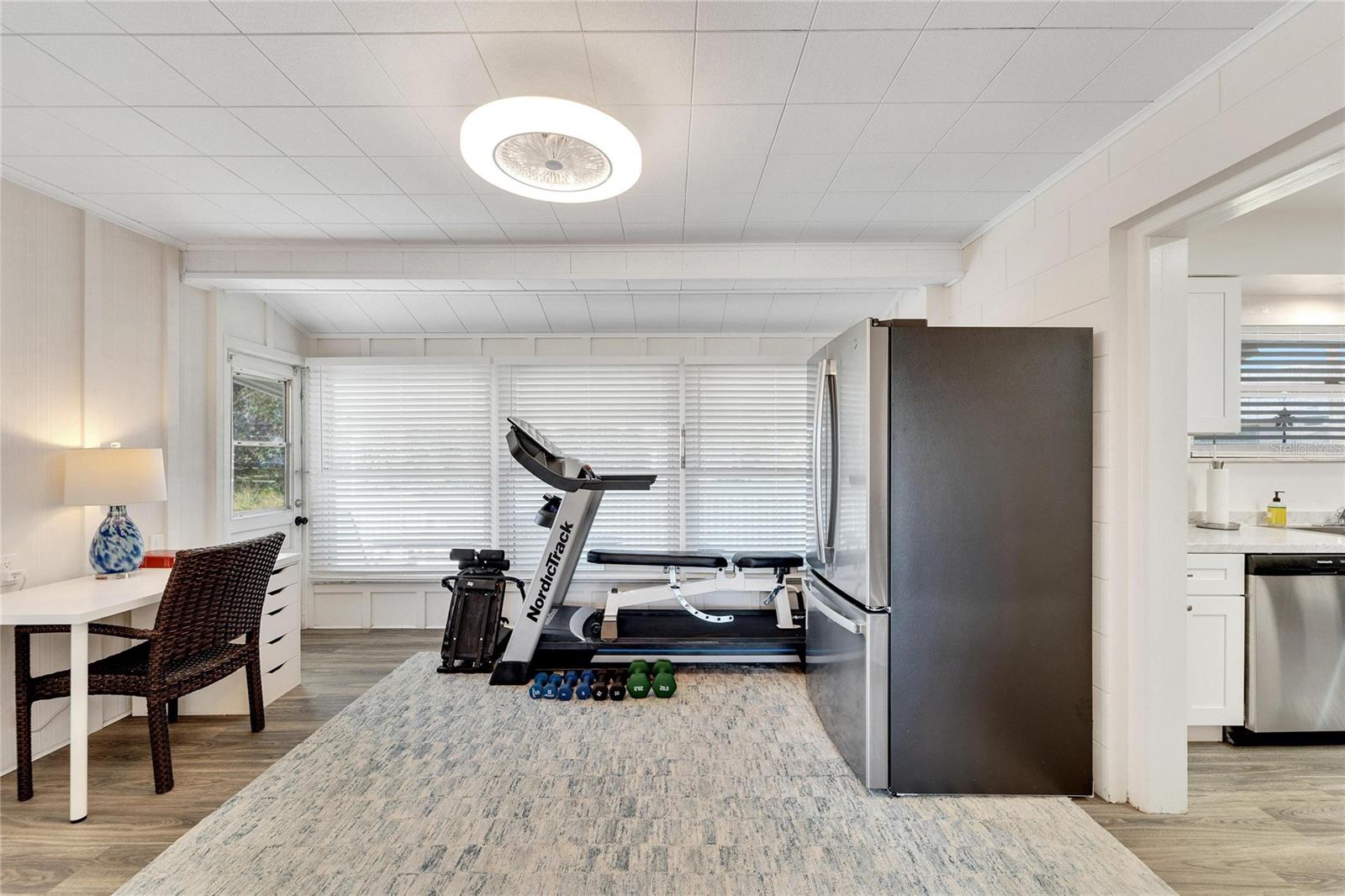 1216 HACIENDA DR