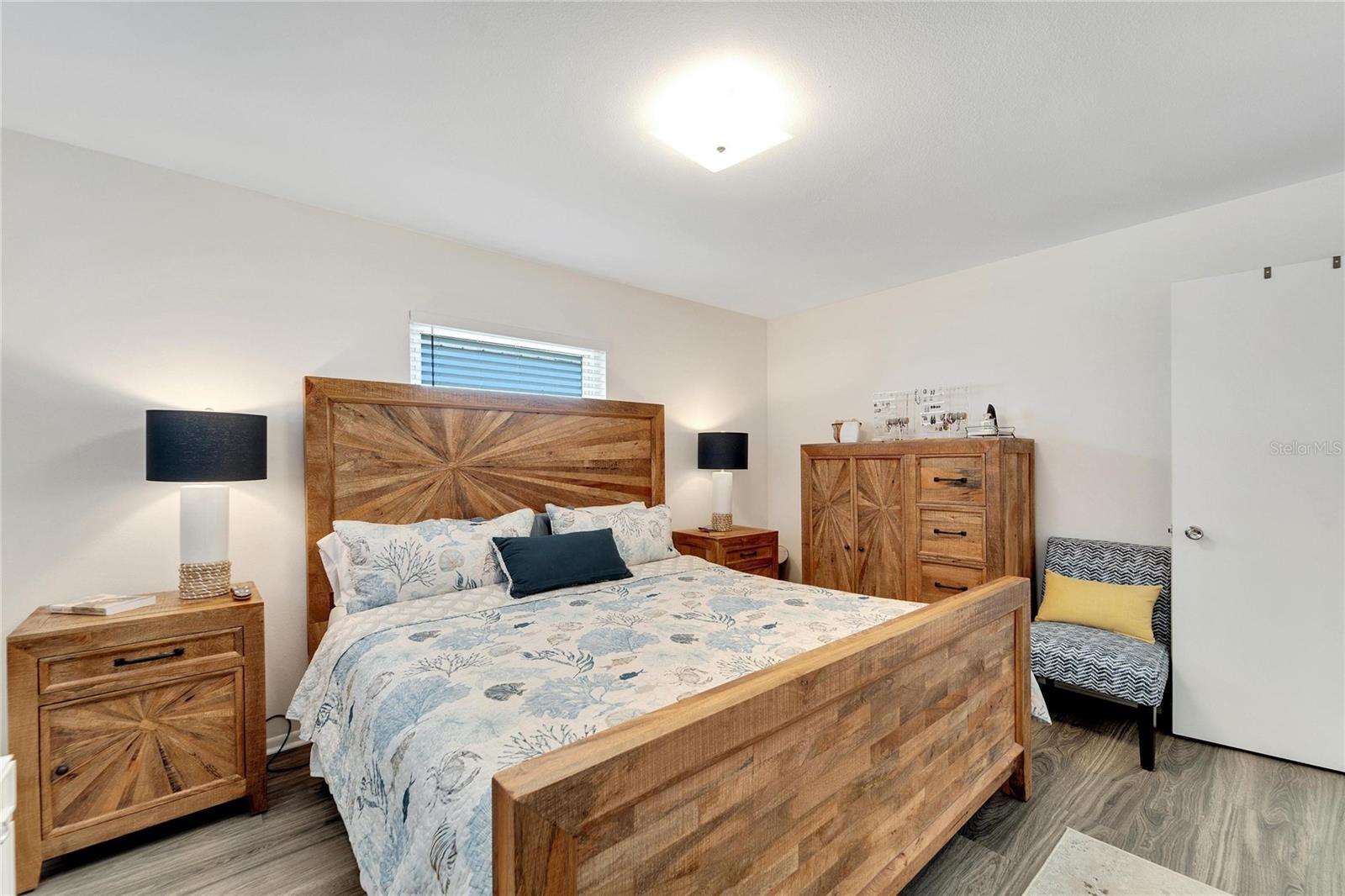 1216 HACIENDA DR