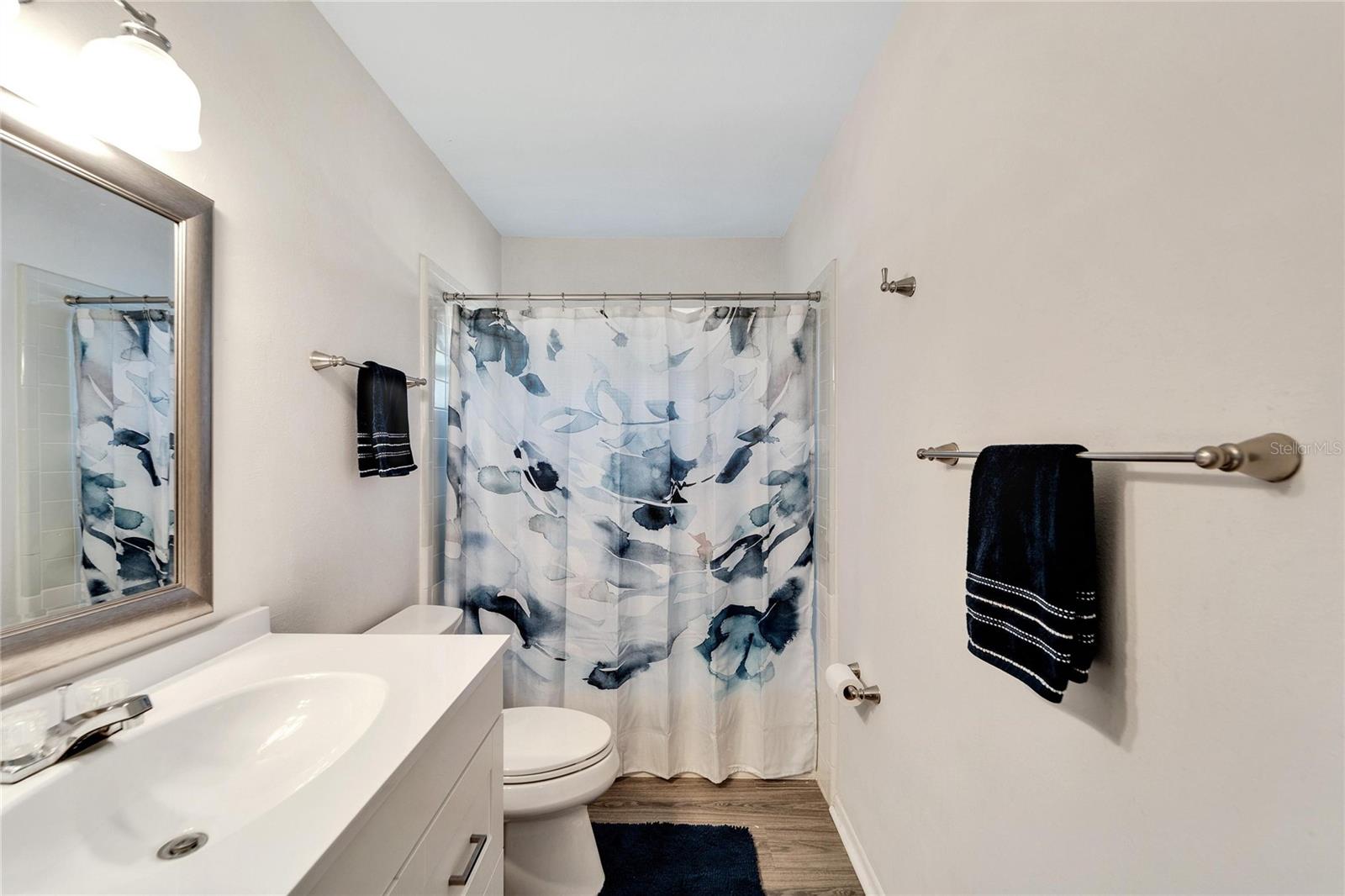 1216 HACIENDA DR