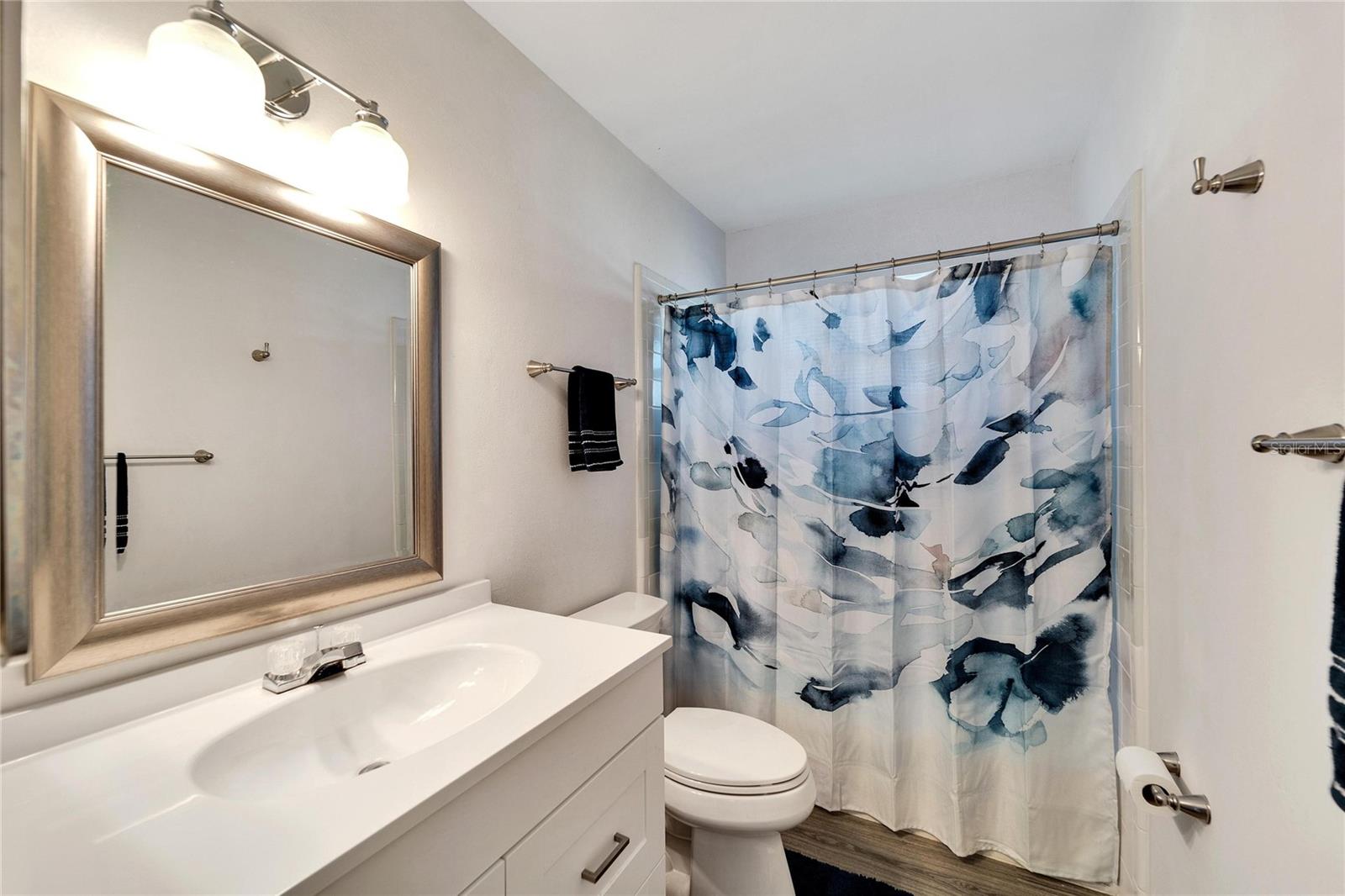 1216 HACIENDA DR