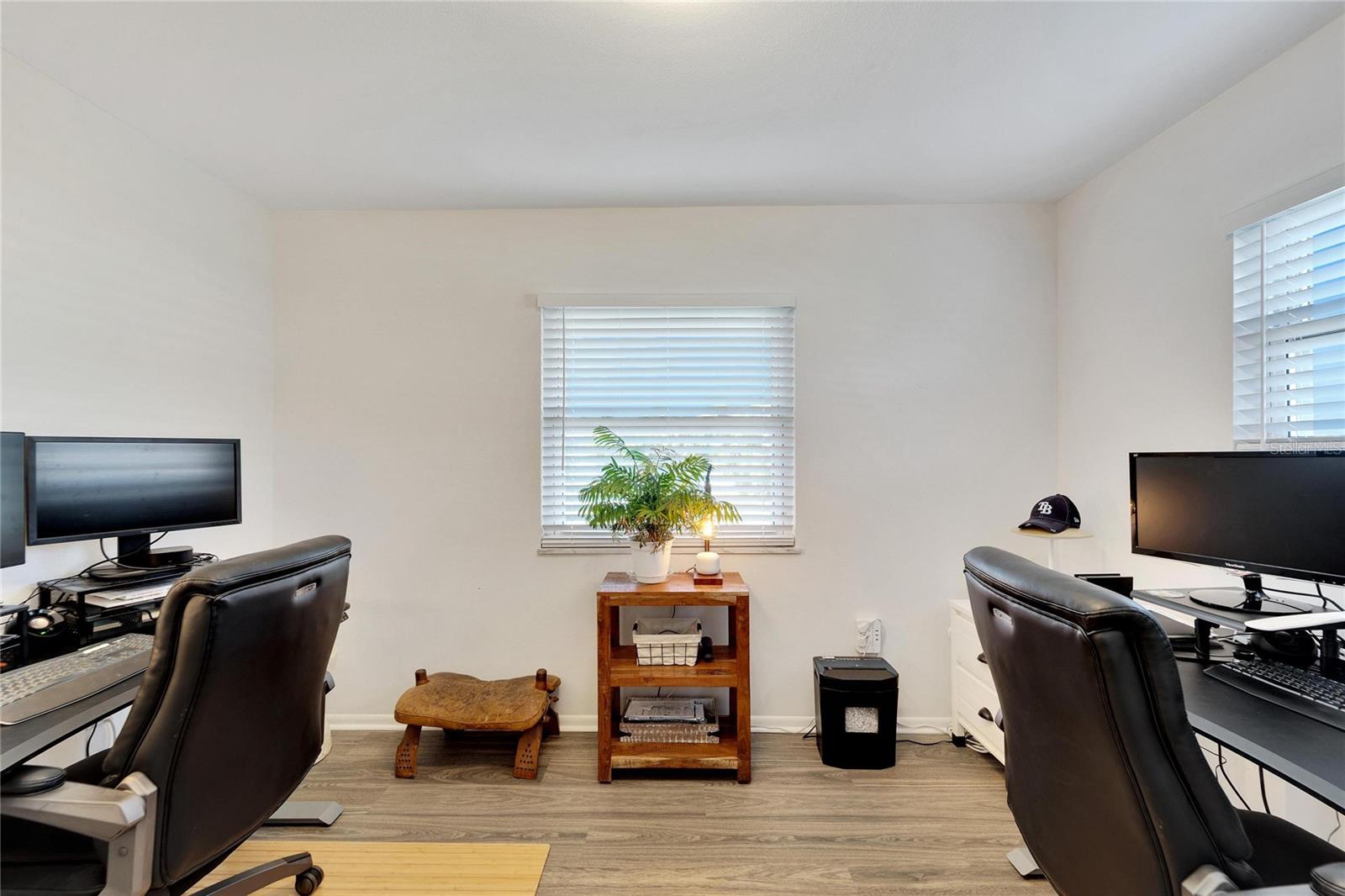 1216 HACIENDA DR