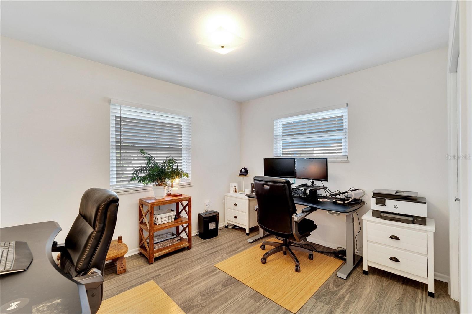 1216 HACIENDA DR