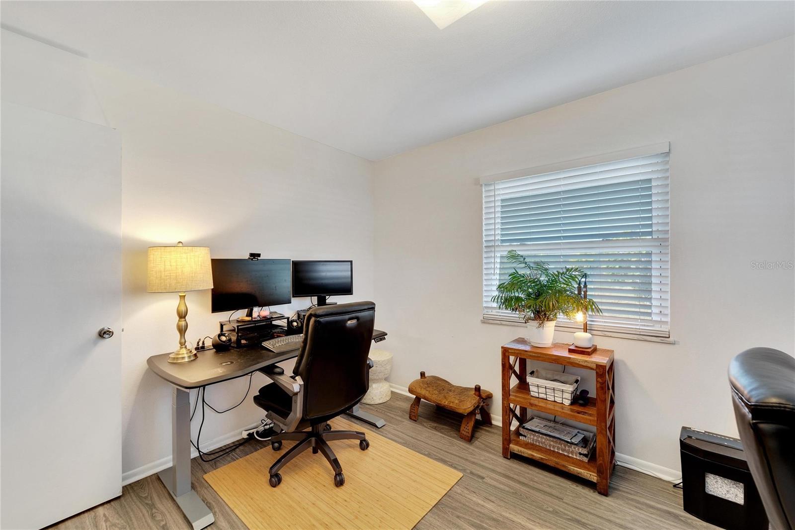 1216 HACIENDA DR