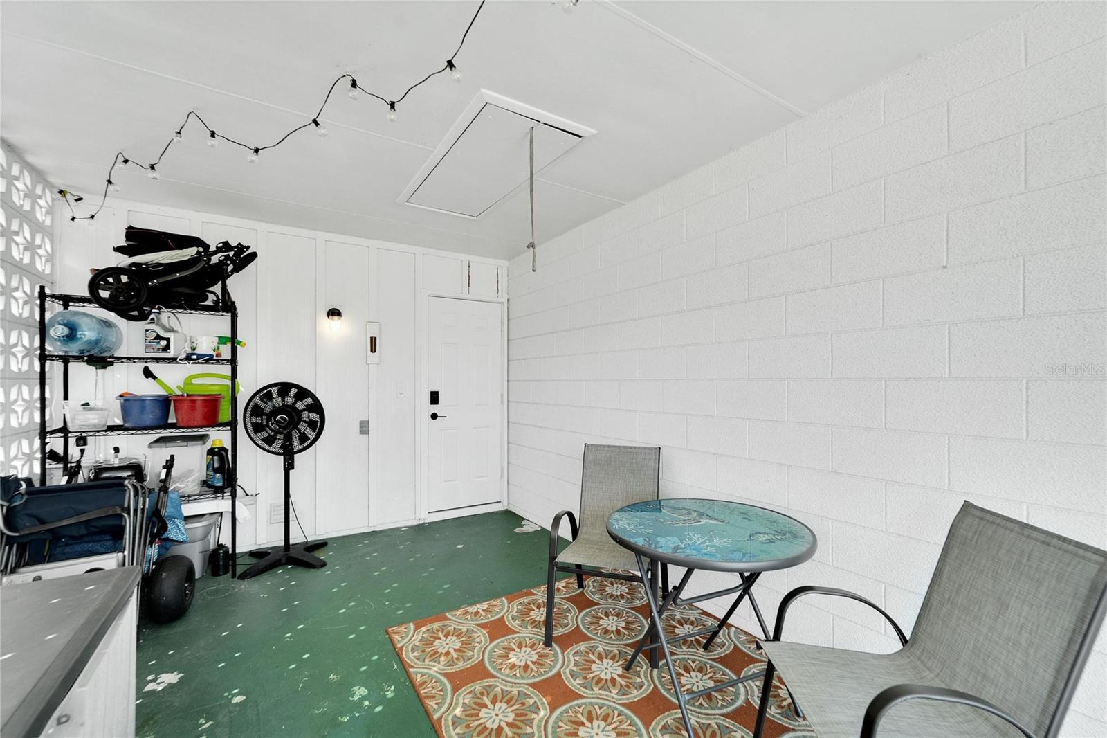 1216 HACIENDA DR