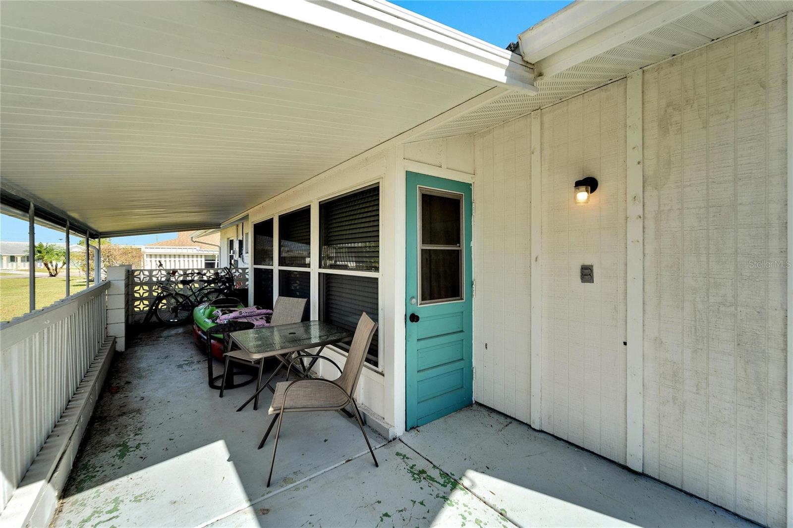 1216 HACIENDA DR