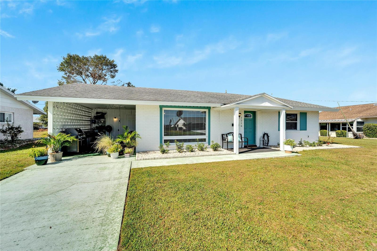 1216 HACIENDA DR