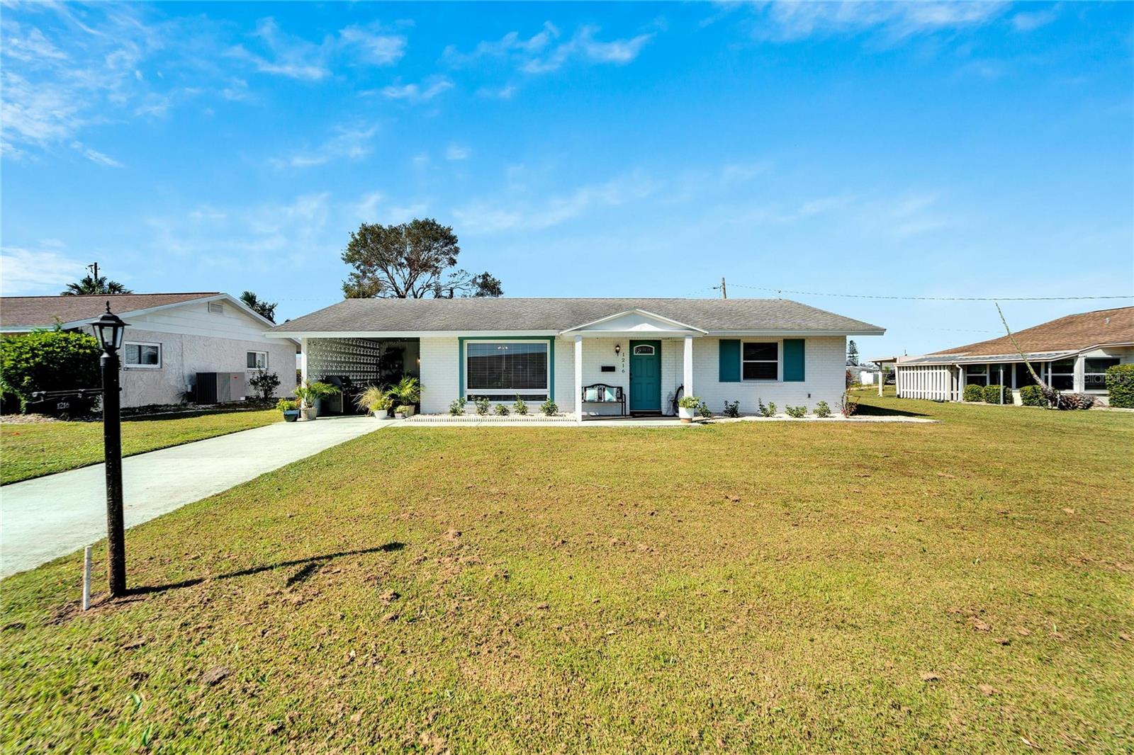 1216 HACIENDA DR