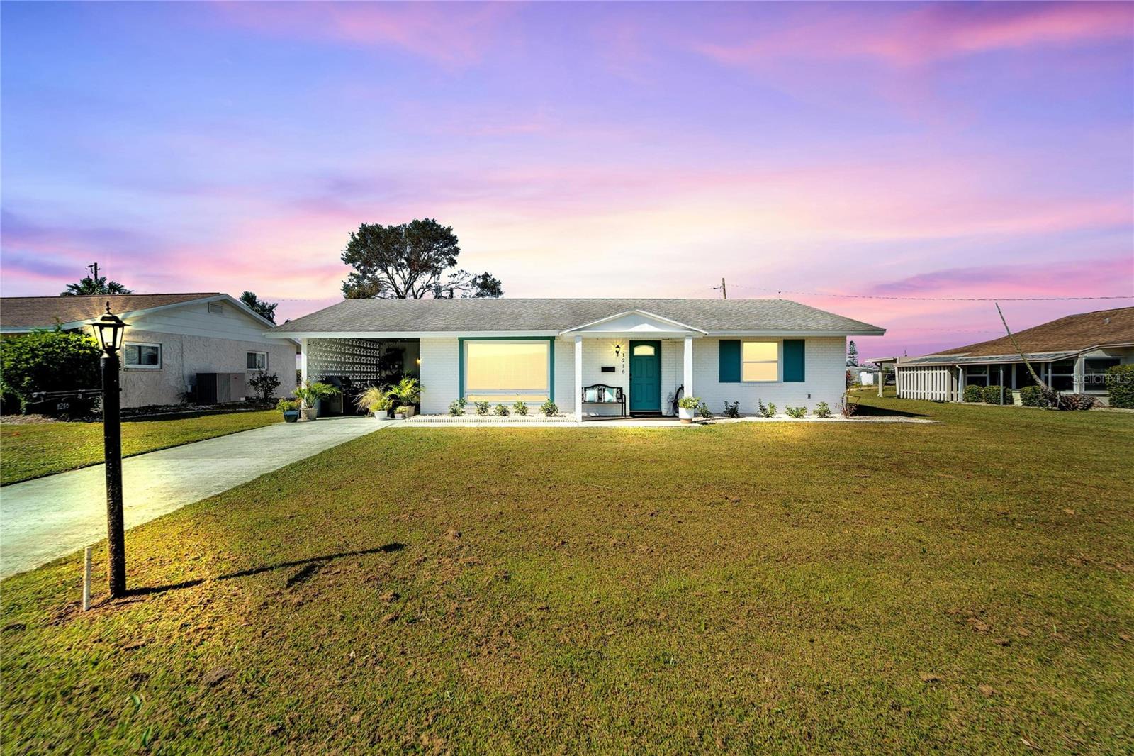 1216 HACIENDA DR