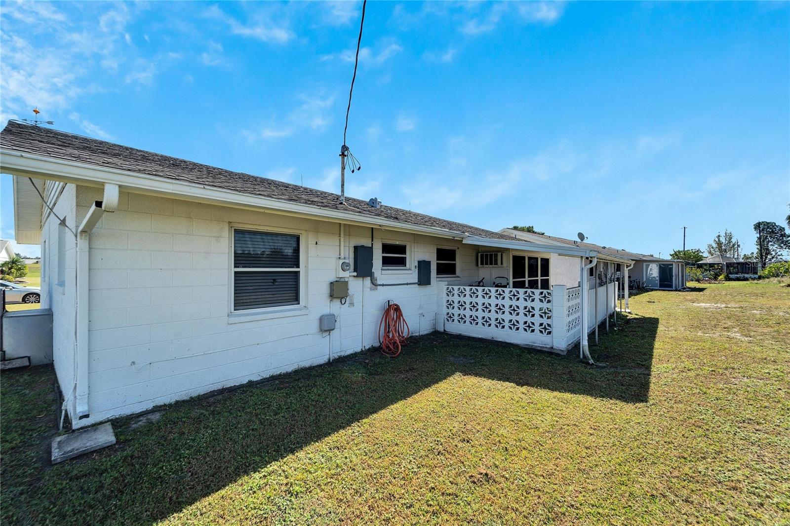 1216 HACIENDA DR