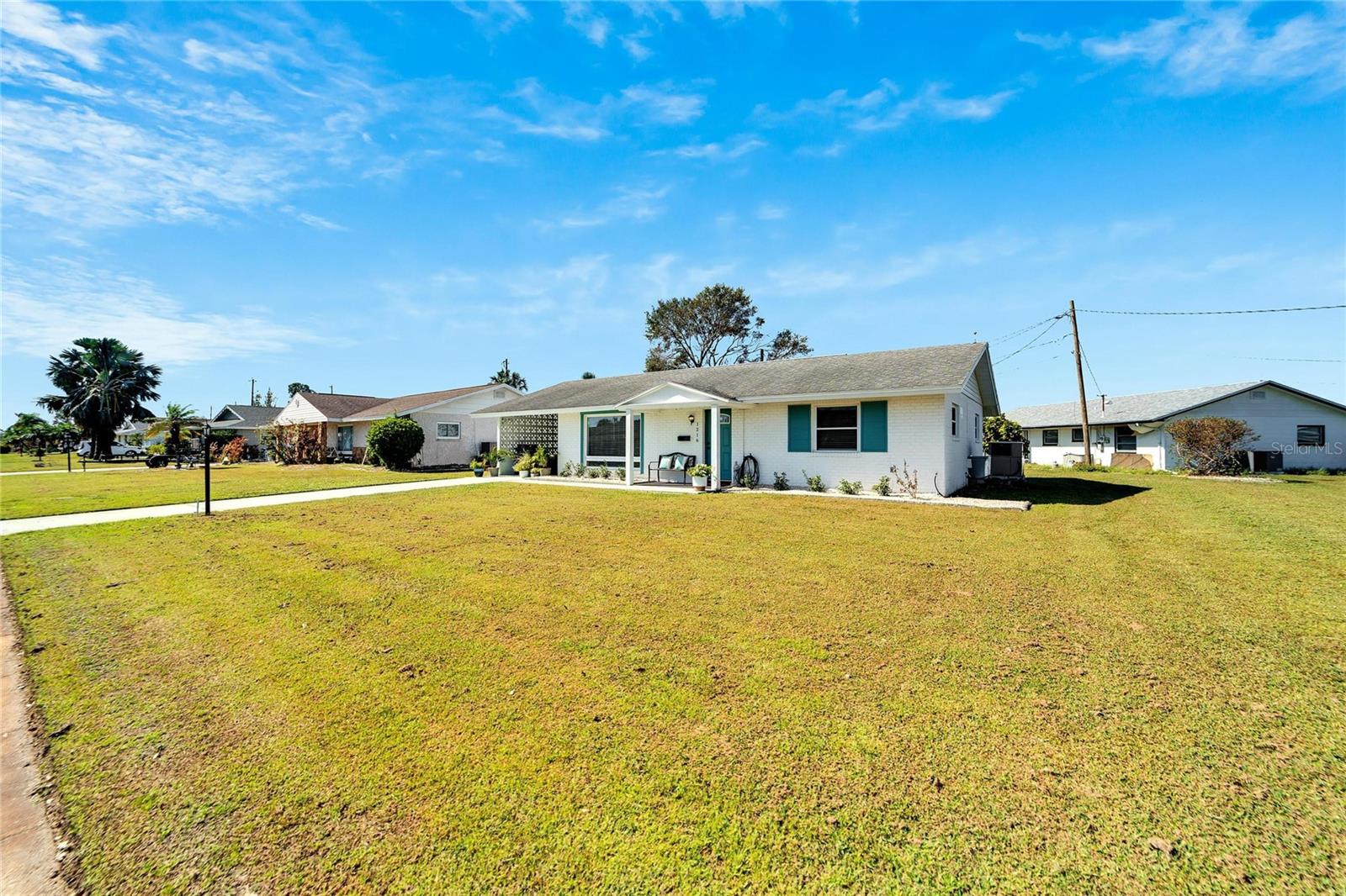 1216 HACIENDA DR