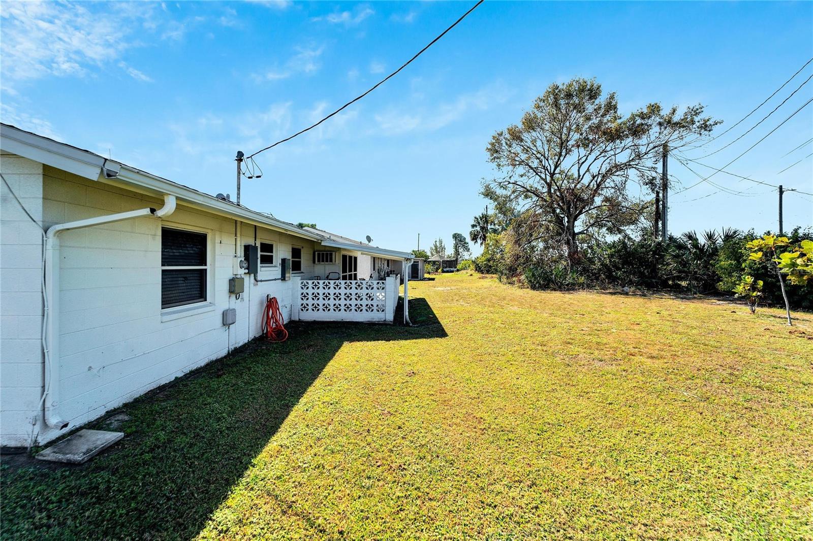 1216 HACIENDA DR