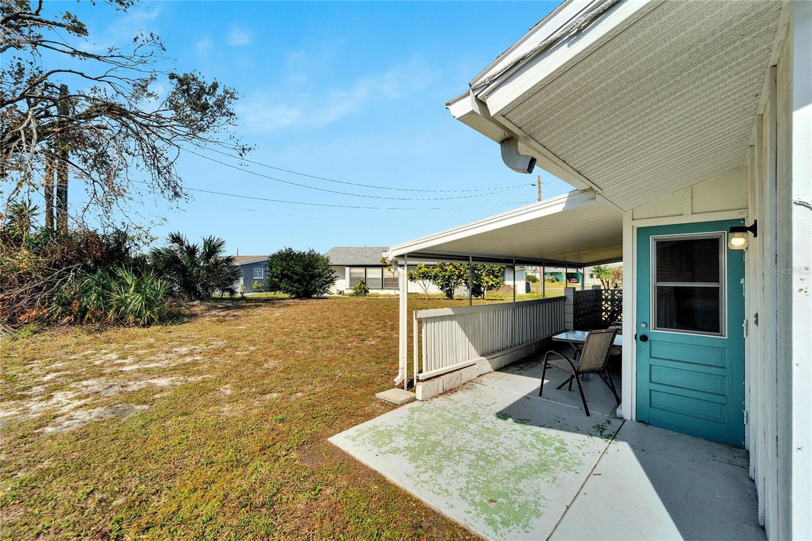 1216 HACIENDA DR