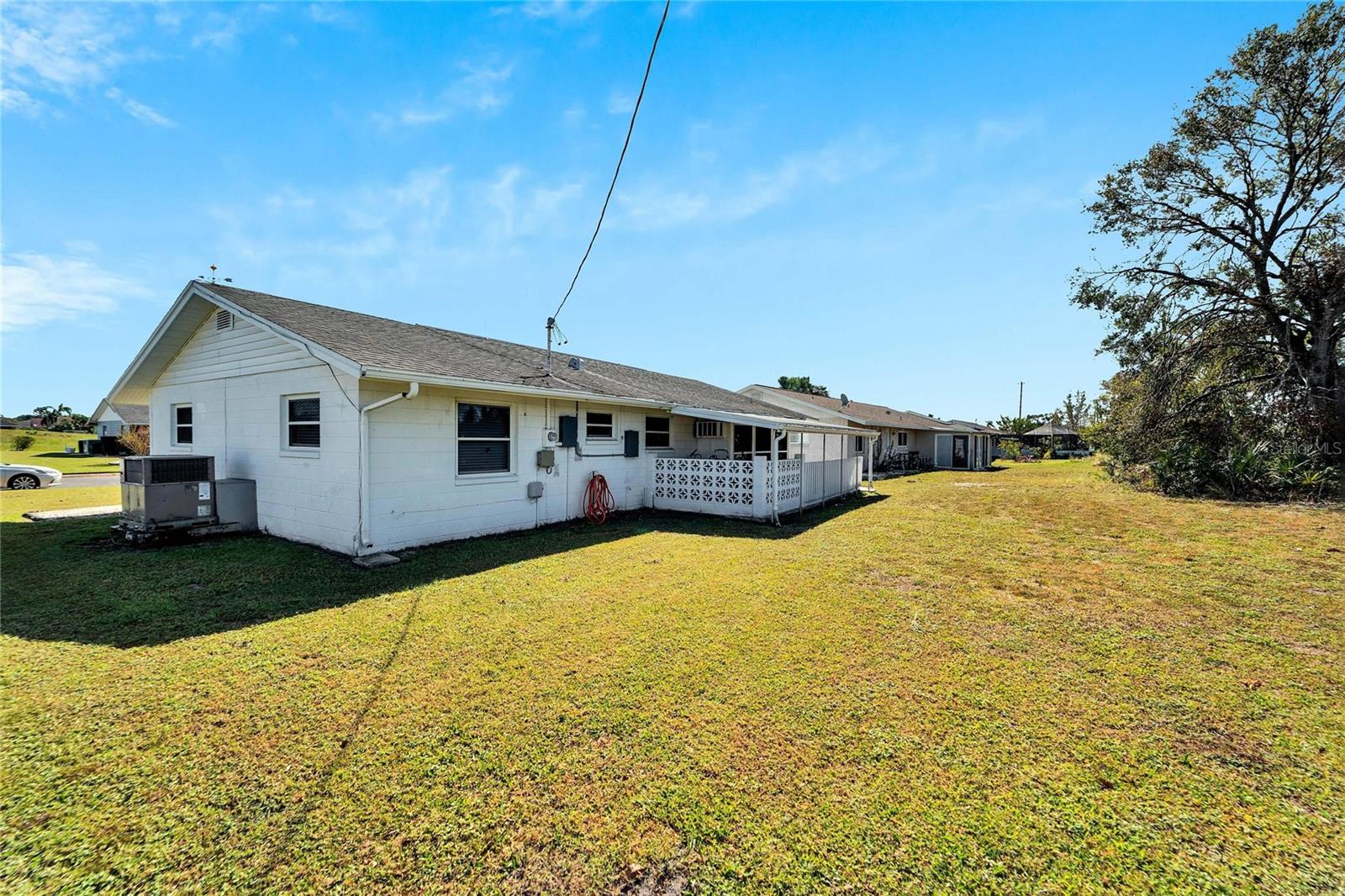 1216 HACIENDA DR